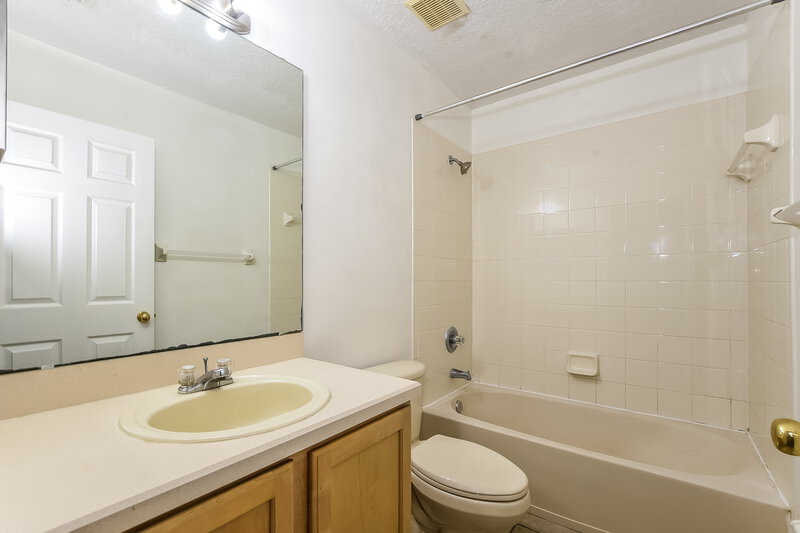 2,210/Mo, 2010 Stone Abbey Blvd Orlando, FL 32828 Bathroom View