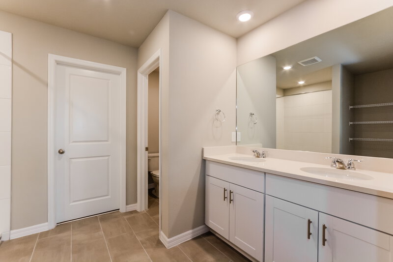2,275/Mo, 1510 Branchwood Ln Auburndale, FL 33823 Main Bathroom View
