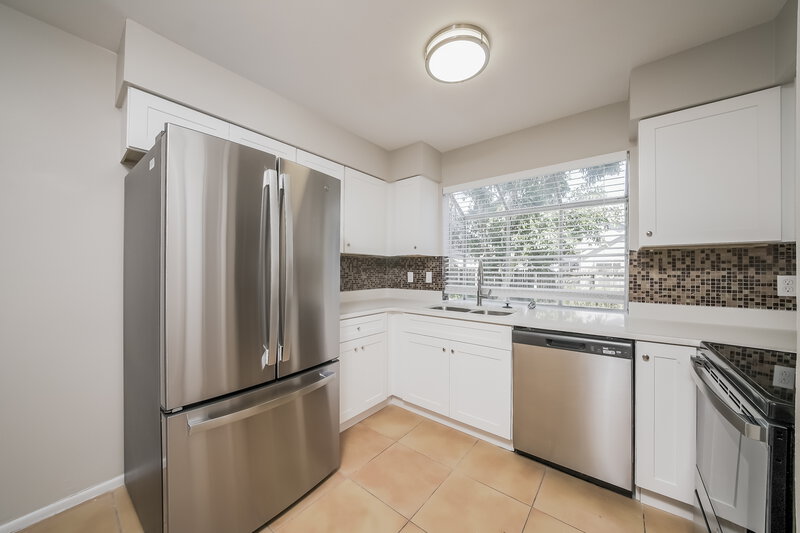 2,235/Mo, 2109 Churchill Downs Cir Orlando, FL 32825 Kitchen View