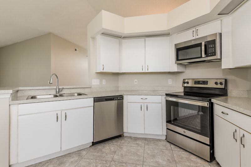 2,135/Mo, 1420 Brook Hollow Dr Orlando, FL 32824 Kitchen View 2