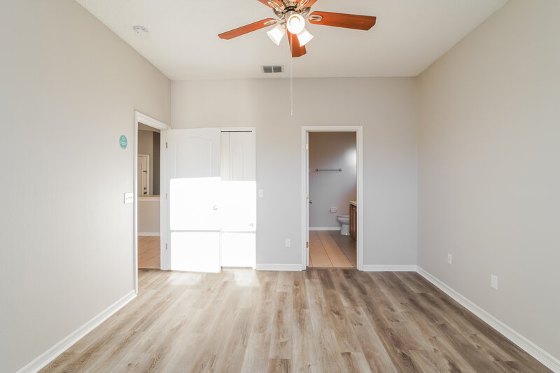 2,270/Mo, 14523 Lake Underhill Rd Orlando, FL 32828 Main Bedroom View