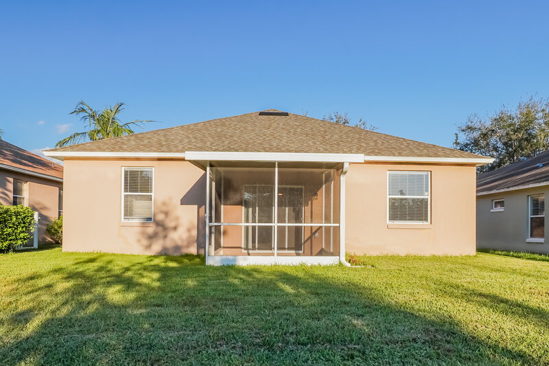 2,270/Mo, 14523 Lake Underhill Rd Orlando, FL 32828 Rear View