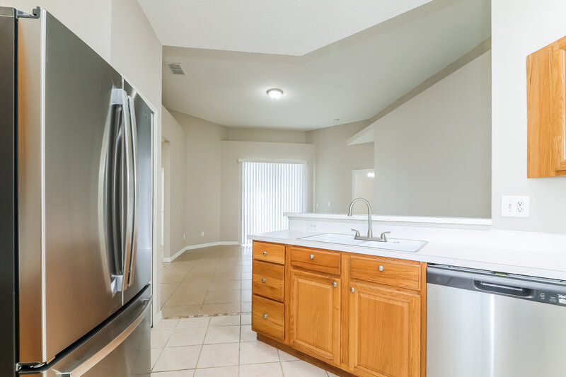 2,075/Mo, 549 Symphony Pl Davenport, FL 33896 Kitchen View 3