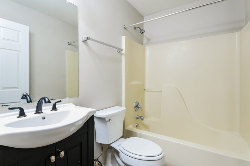 2,140/Mo, 652 Sitka Ct Apopka, FL 32703 Bathroom View