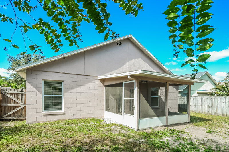 2,140/Mo, 652 Sitka Ct Apopka, FL 32703 Rear View