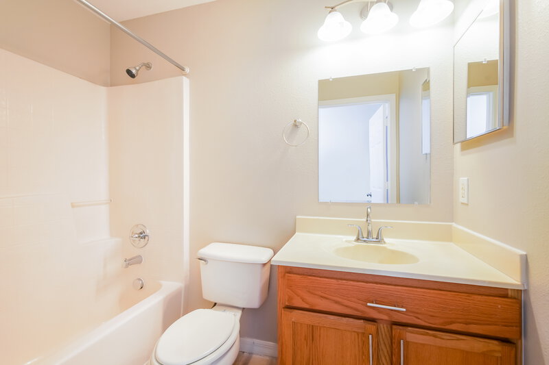 2,535/Mo, 2338 Andrews Valley Dr Kissimmee, FL 34758 Main Bathroom View