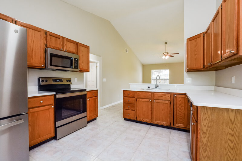 2,560/Mo, 14619 Eagles Crossing Dr Orlando, FL 32837 Kitchen View