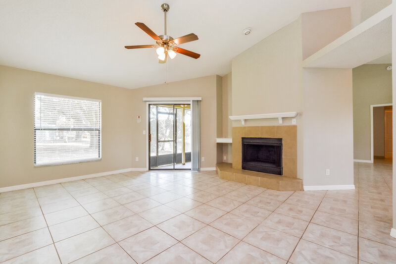 2,560/Mo, 14619 Eagles Crossing Dr Orlando, FL 32837 Family Room View