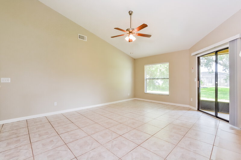 2,560/Mo, 14619 Eagles Crossing Dr Orlando, FL 32837 Family Room View 2