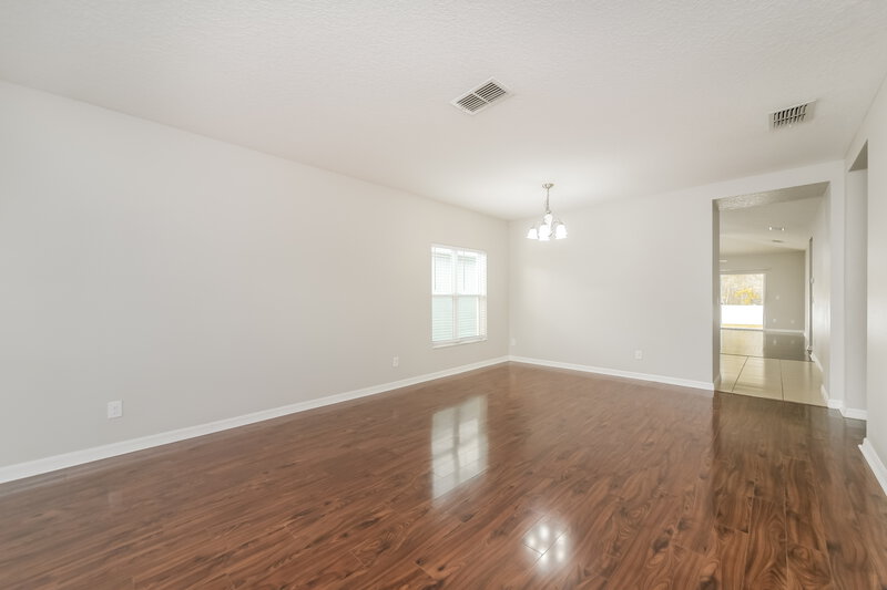 1,980/Mo, 7211 Wakeview Dr Davenport, FL 33896 Living Room View