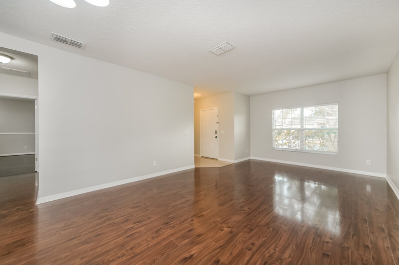 1,980/Mo, 7211 Wakeview Dr Davenport, FL 33896 Living Room View 2