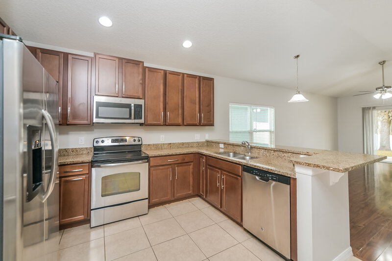 1,980/Mo, 7211 Wakeview Dr Davenport, FL 33896 Kitchen View