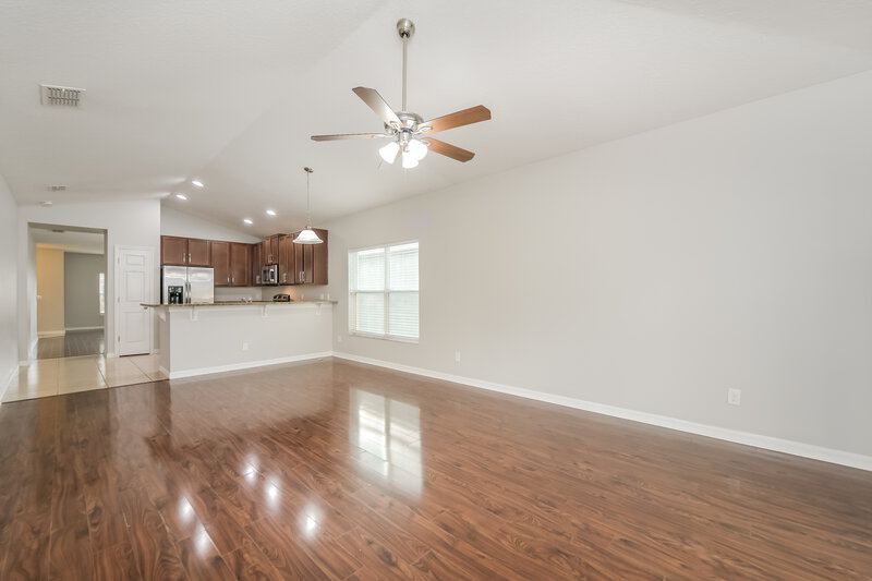 1,980/Mo, 7211 Wakeview Dr Davenport, FL 33896 Family Room View
