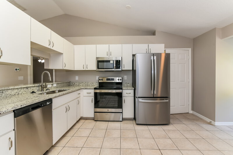 1,980/Mo, 632 Brooke Ct Clermont, FL 34711 Kitchen View