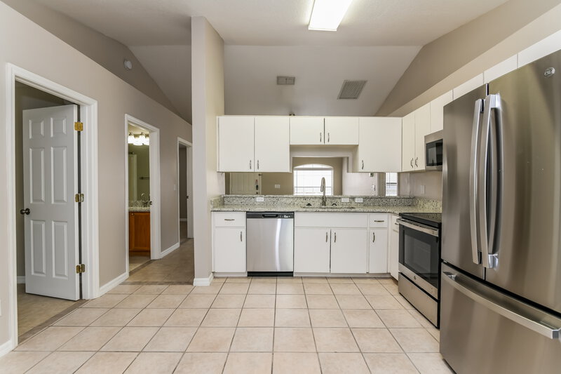 1,980/Mo, 632 Brooke Ct Clermont, FL 34711 Kitchen View 2