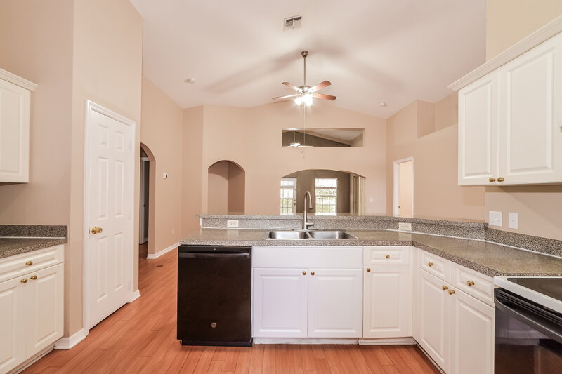 2,175/Mo, 10500 Mira Lago Ln Clermont, FL 34711 Kitchen View 2
