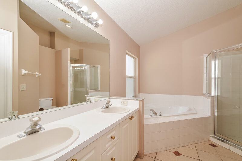 2,175/Mo, 10500 Mira Lago Ln Clermont, FL 34711 Main Bathroom View