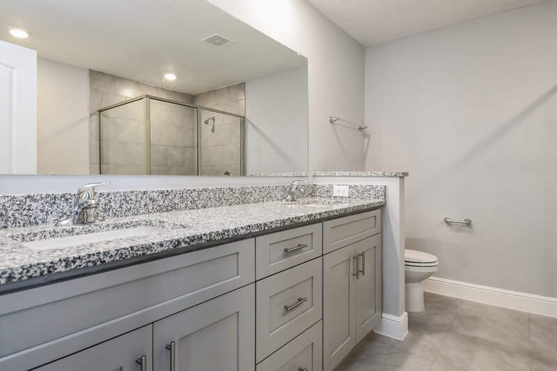 2,080/Mo, 423 Britten Dr Kissimmee, FL 34758 Main Bathroom View