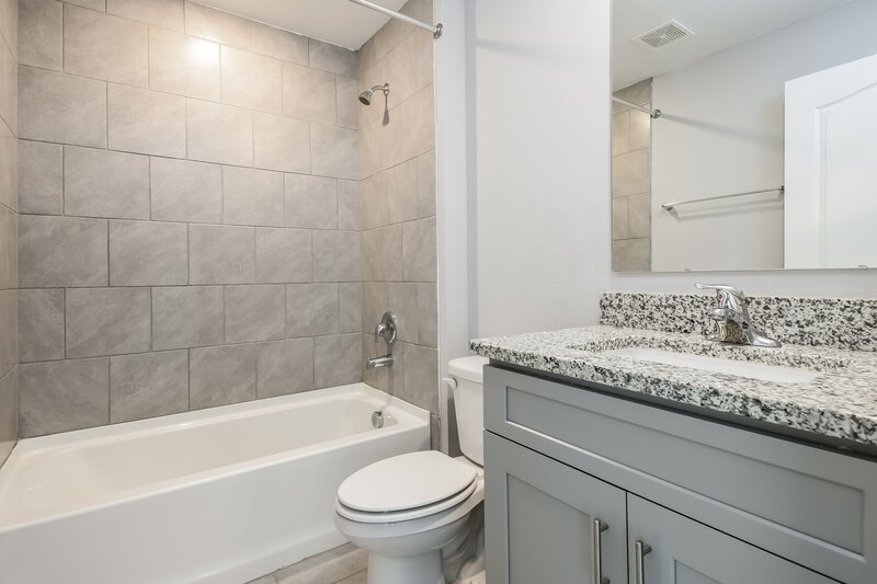 2,080/Mo, 423 Britten Dr Kissimmee, FL 34758 Bathroom View