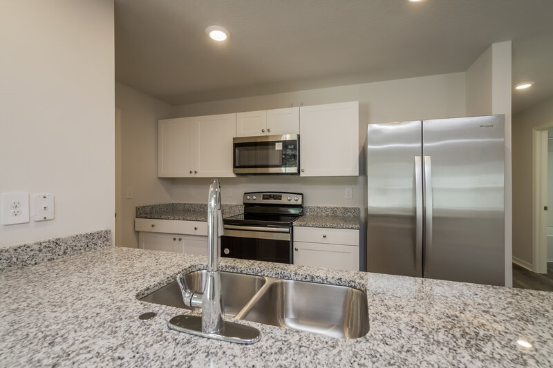 1,885/Mo, 426 Mallard Ln Poinciana, FL 34759 Kitchen View 2