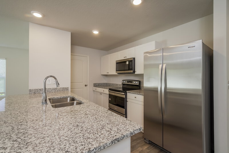 1,885/Mo, 426 Mallard Ln Poinciana, FL 34759 Kitchen View 3