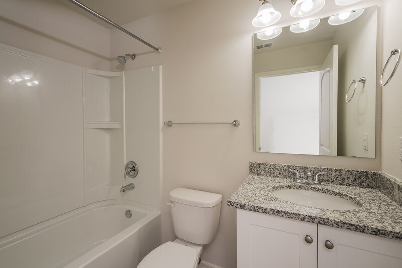 1,885/Mo, 426 Mallard Ln Poinciana, FL 34759 Bathroom View