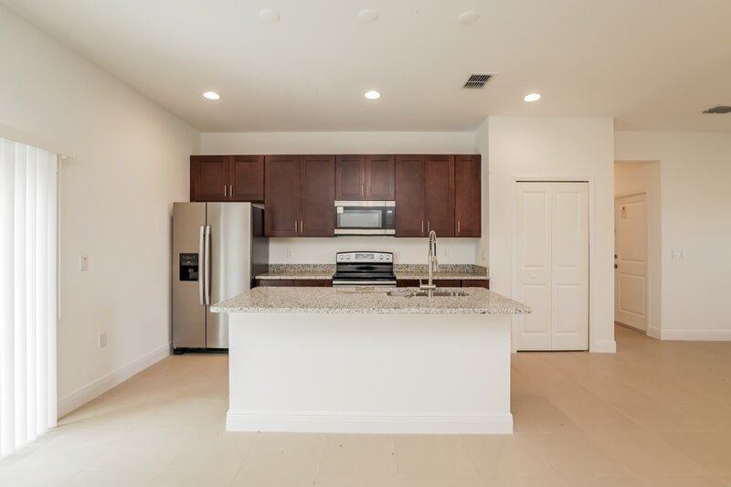 1,775/Mo, 634 Robin Ln Poinciana, FL 34759 Kitchen View