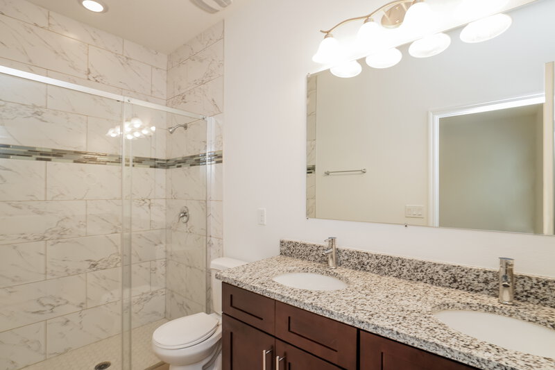 1,775/Mo, 634 Robin Ln Poinciana, FL 34759 Main Bathroom View