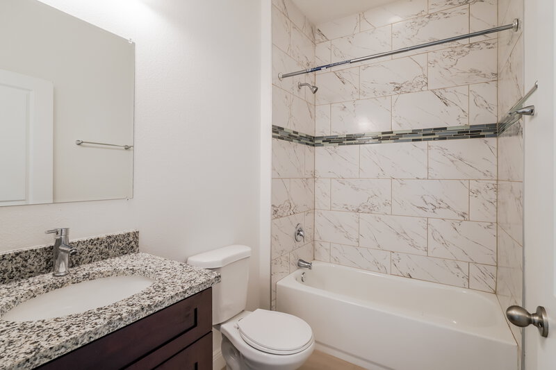 1,775/Mo, 634 Robin Ln Poinciana, FL 34759 Bathroom View