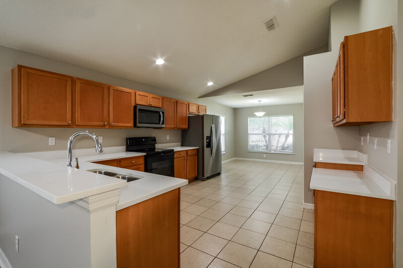3,040/Mo, 3991 Hillingdon Rd Tavares, FL 32778 Kitchen View