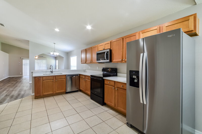 3,040/Mo, 3991 Hillingdon Rd Tavares, FL 32778 Kitchen View 2