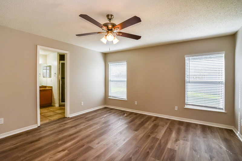 3,040/Mo, 3991 Hillingdon Rd Tavares, FL 32778 Main Bedroom View