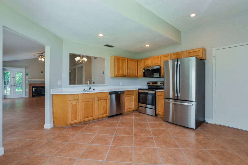 2,120/Mo, 1022 Henson Ct Oviedo, FL 32765 Kitchen View 2