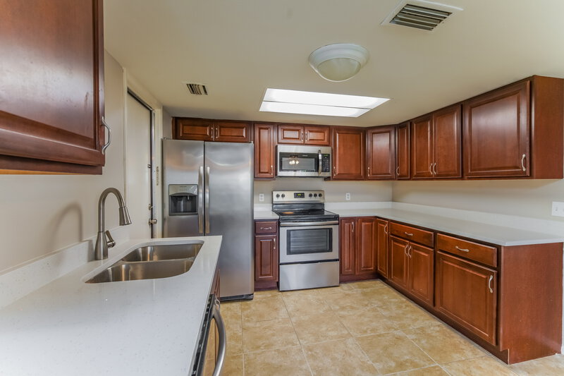2,455/Mo, 403 Blueberry Dr Eustis, FL 32726 Kitchen View