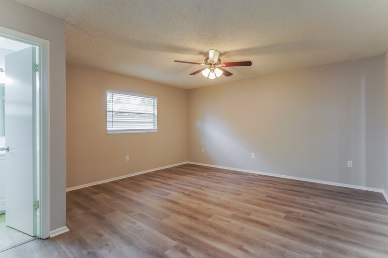 2,455/Mo, 403 Blueberry Dr Eustis, FL 32726 Main Bedroom View