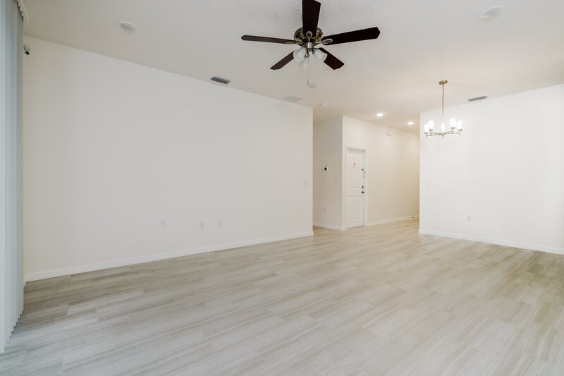2,820/Mo, 409 Bay Oak Ln Lady Lake, FL 32159 Living Room View