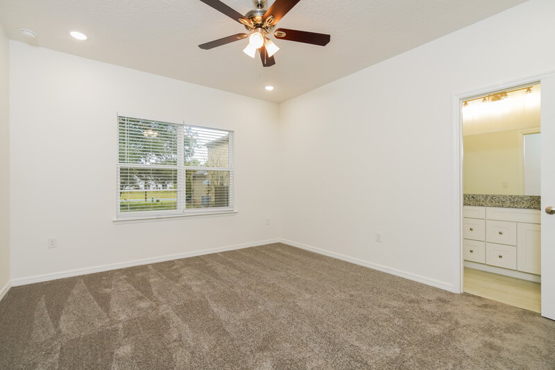 2,820/Mo, 409 Bay Oak Ln Lady Lake, FL 32159 Main Bedroom View