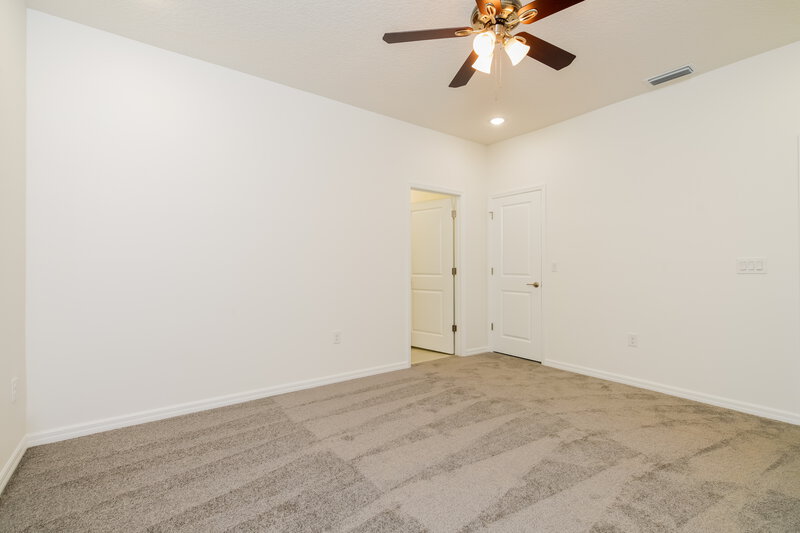 2,820/Mo, 409 Bay Oak Ln Lady Lake, FL 32159 Main Bedroom View 2