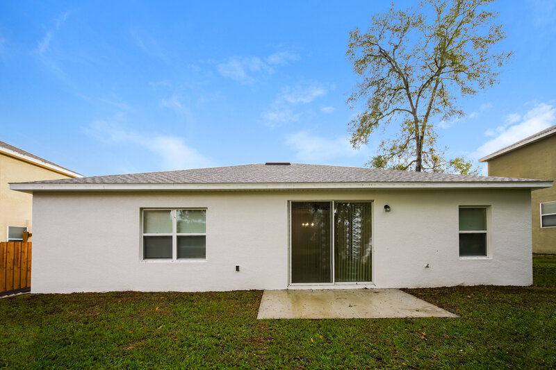 2,820/Mo, 409 Bay Oak Ln Lady Lake, FL 32159 Rear View