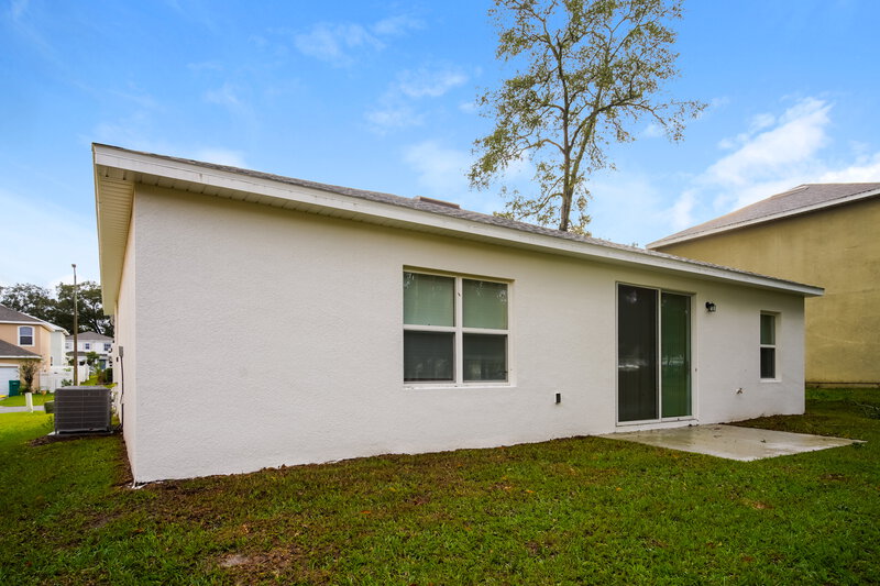 2,820/Mo, 409 Bay Oak Ln Lady Lake, FL 32159 Rear View 2