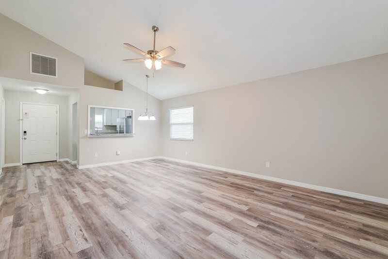 2,030/Mo, 550 Conure St Apopka, FL 32712 Living Room View 2