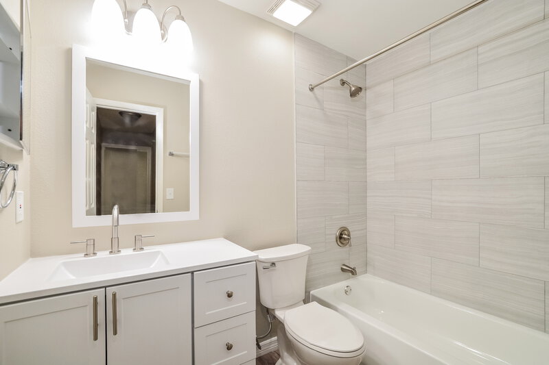 2,030/Mo, 550 Conure St Apopka, FL 32712 Bathroom View