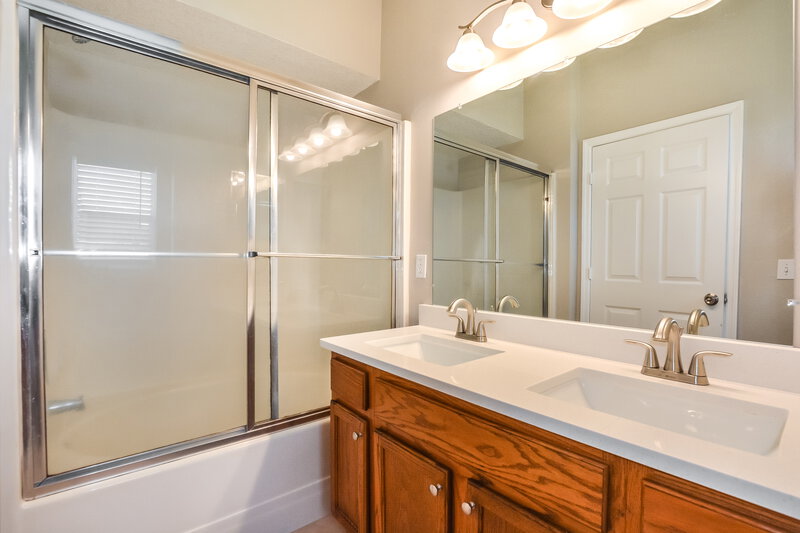 2,335/Mo, 2721 Woodstream Cir Kissimmee, FL 34743 Main Bathroom View