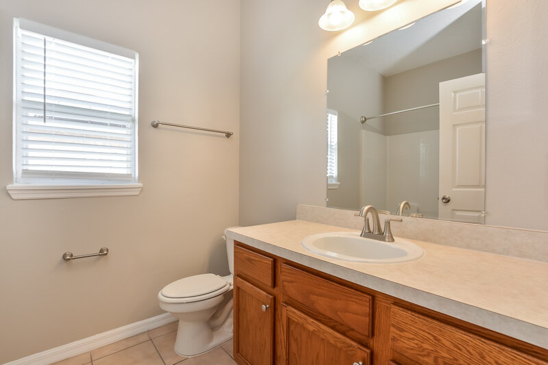 2,335/Mo, 2721 Woodstream Cir Kissimmee, FL 34743 Bathroom View