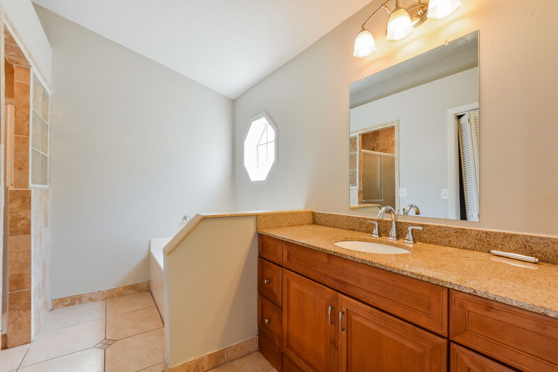 2,235/Mo, 2832 Afton Cir Orlando, FL 32825 Main Bathroom View