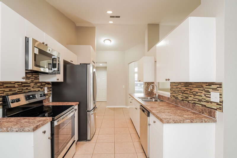 2,140/Mo, 1080 Gary Dr Saint Cloud, FL 34772 Kitchen View 2