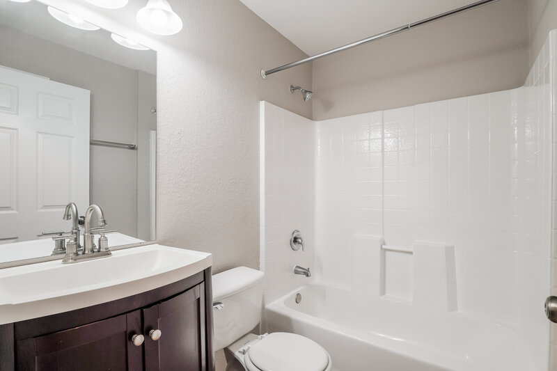 2,140/Mo, 1080 Gary Dr Saint Cloud, FL 34772 Bathroom View