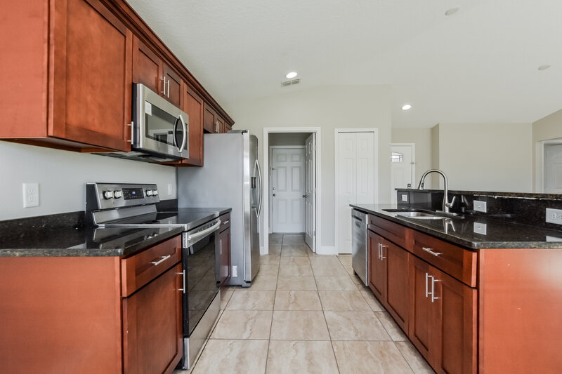 1,590/Mo, 42 Magnolia Blossom Ln Poinciana, FL 34759 Kitchen View