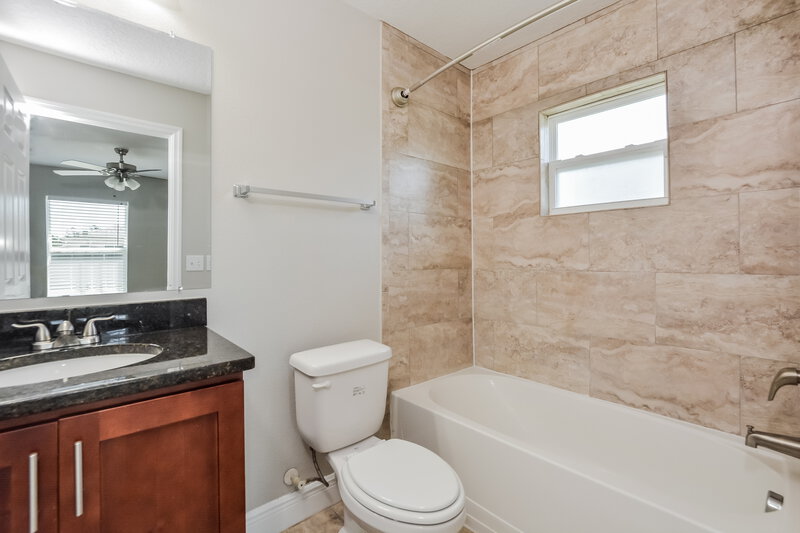 1,590/Mo, 42 Magnolia Blossom Ln Poinciana, FL 34759 Main Bathroom View