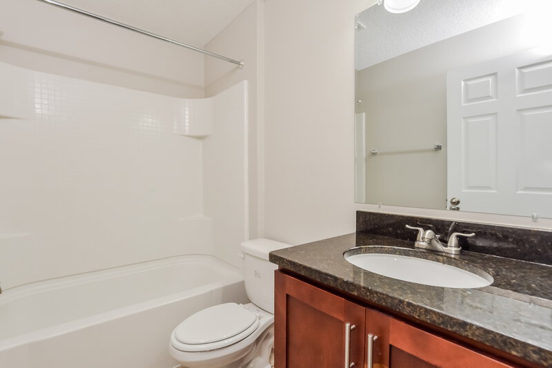1,590/Mo, 42 Magnolia Blossom Ln Poinciana, FL 34759 Bathroom View